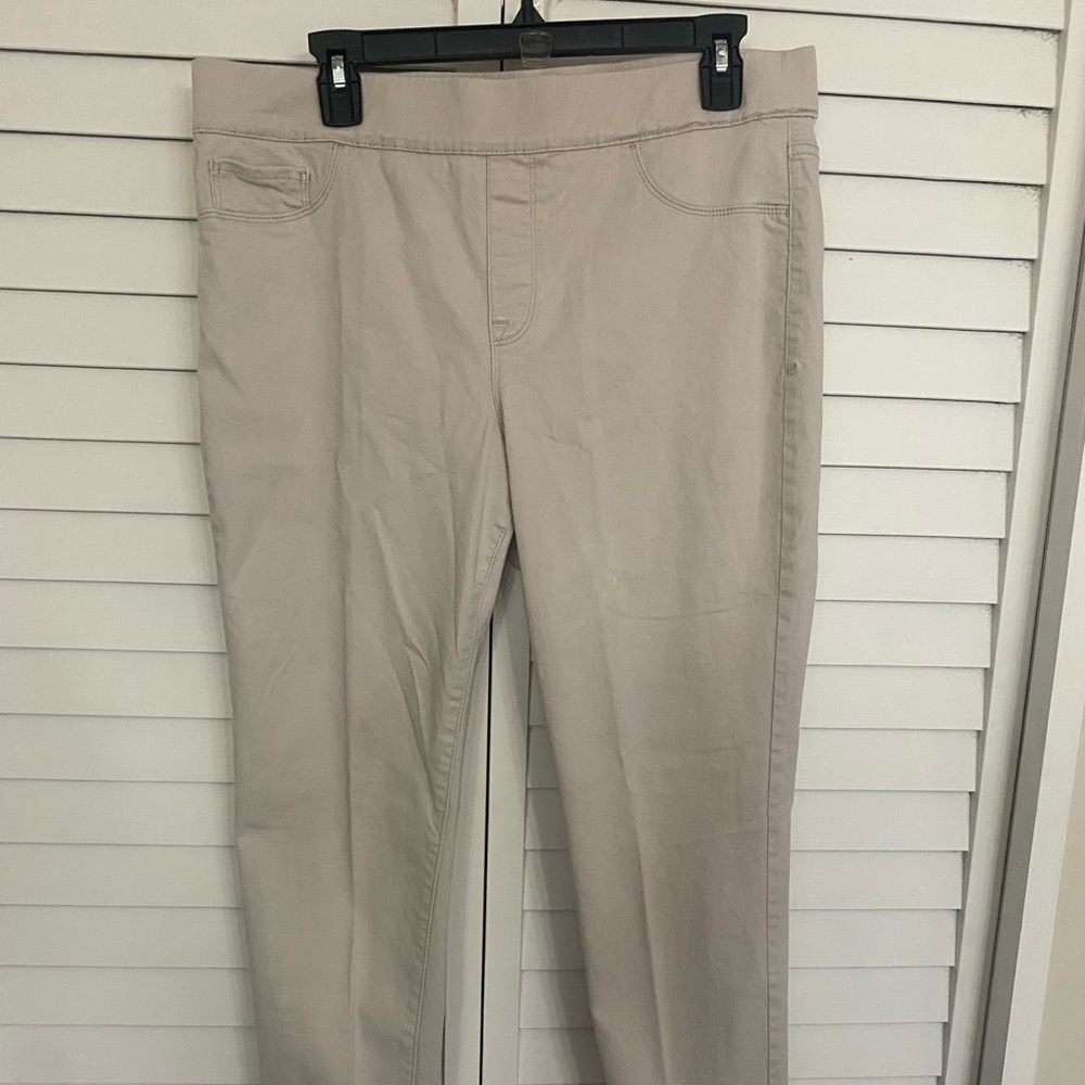 Bandolino khaki jeggings. Size 14.